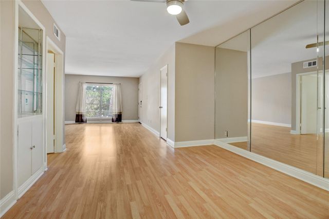 1807 Stoney Brook Drive 204, Houston, TX 77063