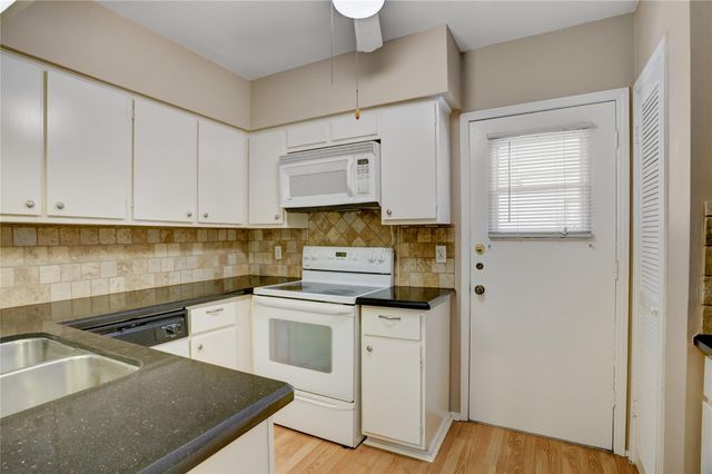 1807 Stoney Brook Drive 204, Houston, TX 77063