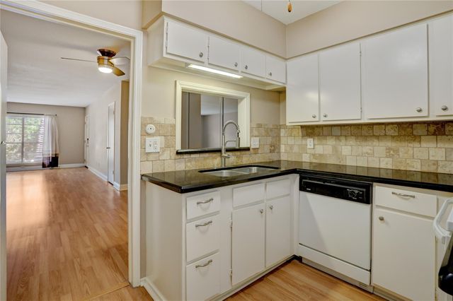 1807 Stoney Brook Drive 204, Houston, TX 77063