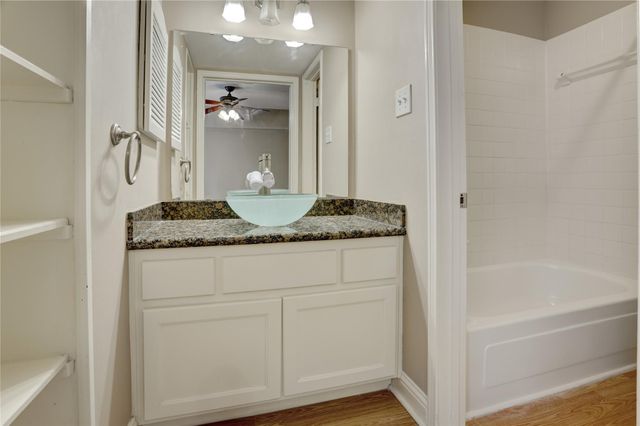 1807 Stoney Brook Drive 204, Houston, TX 77063