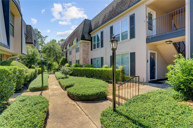 1807 Stoney Brook Drive 204, Houston, TX 77063