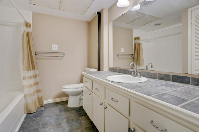 1807 Stoney Brook Drive 204, Houston, TX 77063