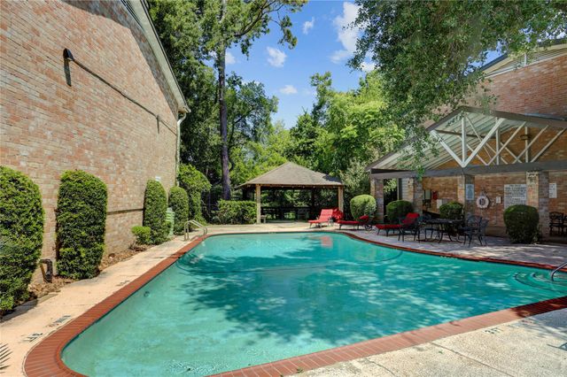 1807 Stoney Brook Drive 204, Houston, TX 77063