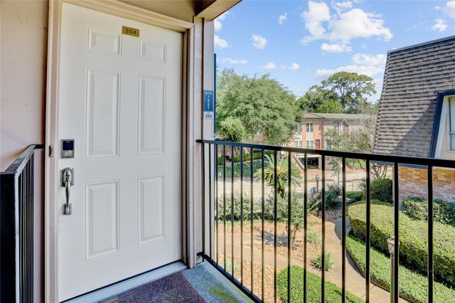 1807 Stoney Brook Drive 204, Houston, TX 77063