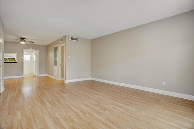 1807 Stoney Brook Drive 204, Houston, TX 77063
