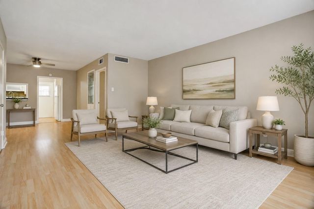 1807 Stoney Brook Drive 204, Houston, TX 77063