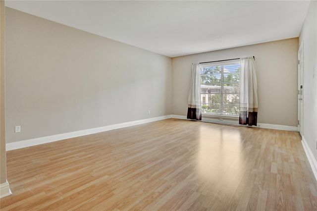 1807 Stoney Brook Drive 204, Houston, TX 77063