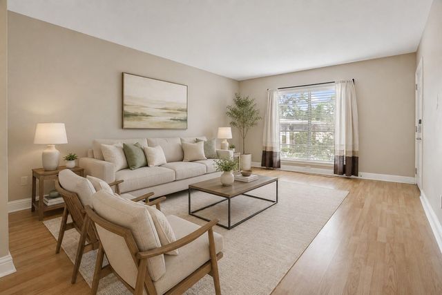 1807 Stoney Brook Drive 204, Houston, TX 77063
