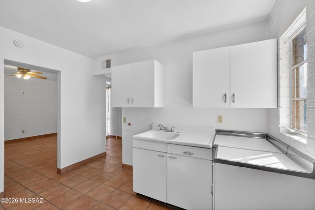 2835 E Proctor Vista, Tucson, AZ 85713