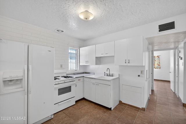 2835 E Proctor Vista, Tucson, AZ 85713