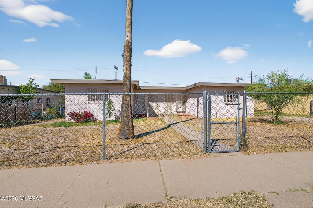 2835 E Proctor Vista, Tucson, AZ 85713