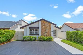 9034 SW 6th St, Miami, FL 33174