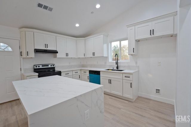 1213 Feliz Drive, Bakersfield, CA 93307