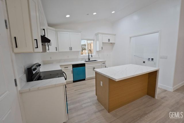 1213 Feliz Drive, Bakersfield, CA 93307