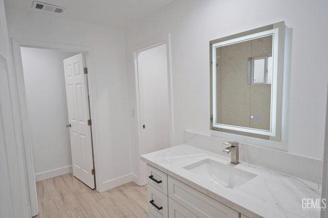 1213 Feliz Drive, Bakersfield, CA 93307