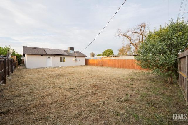 1213 Feliz Drive, Bakersfield, CA 93307