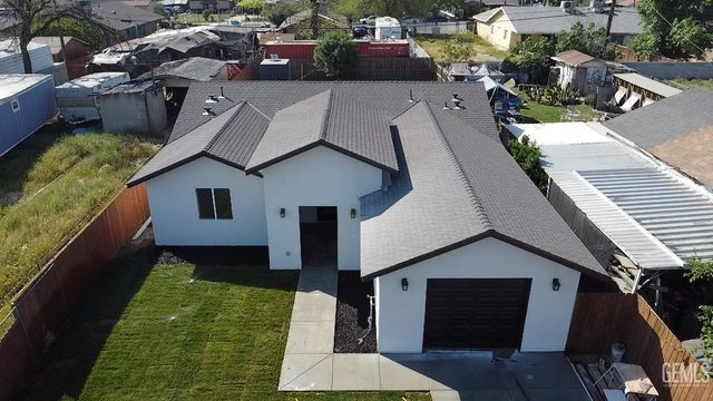 1213 Feliz Drive, Bakersfield, CA 93307