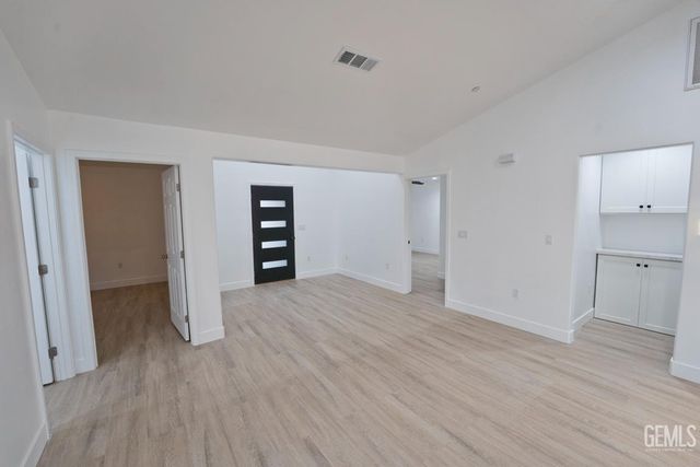 1213 Feliz Drive, Bakersfield, CA 93307