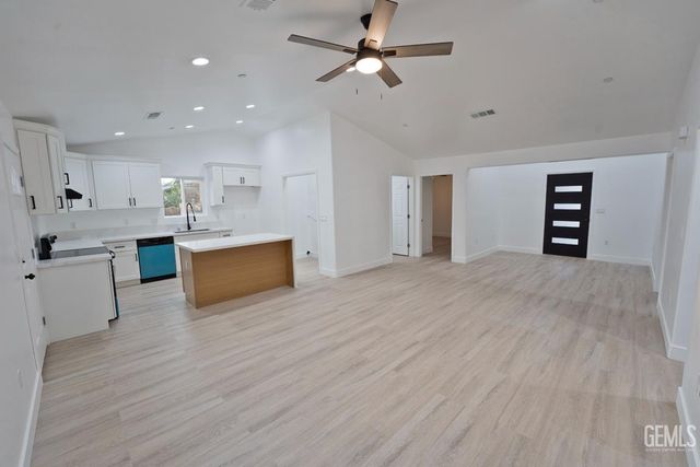 1213 Feliz Drive, Bakersfield, CA 93307