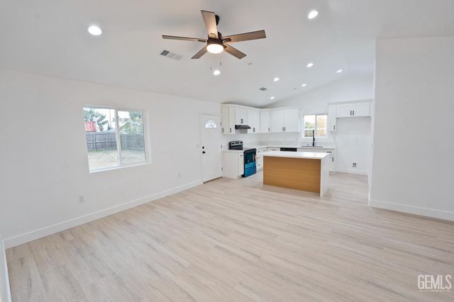 1213 Feliz Drive, Bakersfield, CA 93307