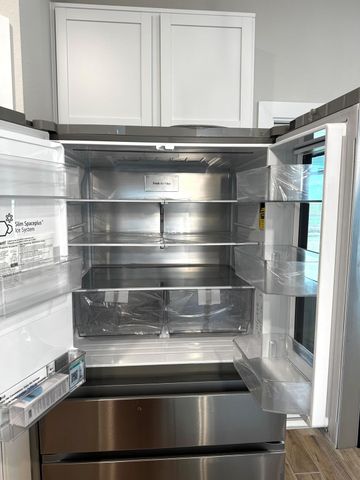 359 Twin Lakes Boulevard W, West Columbia, TX 77486