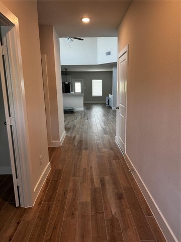 359 Twin Lakes Boulevard W, West Columbia, TX 77486