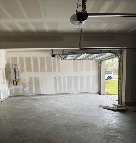 359 Twin Lakes Boulevard W, West Columbia, TX 77486