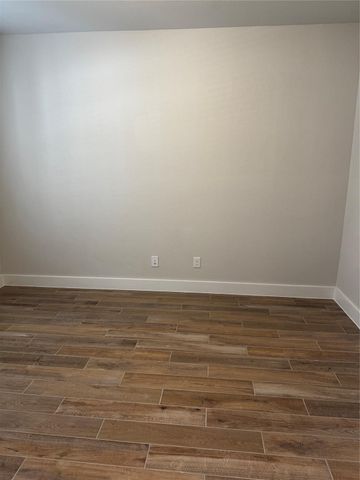 359 Twin Lakes Boulevard W, West Columbia, TX 77486