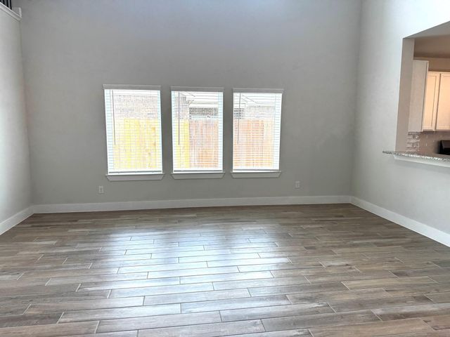 359 Twin Lakes Boulevard W, West Columbia, TX 77486