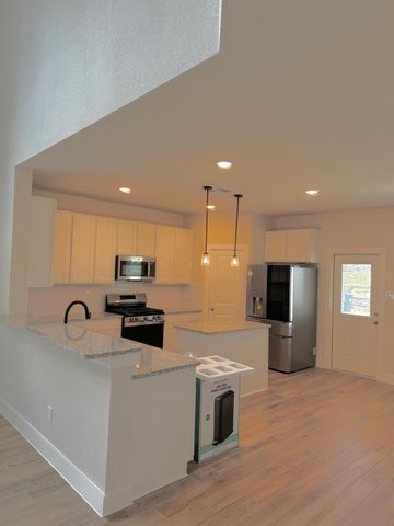 359 Twin Lakes Boulevard W, West Columbia, TX 77486