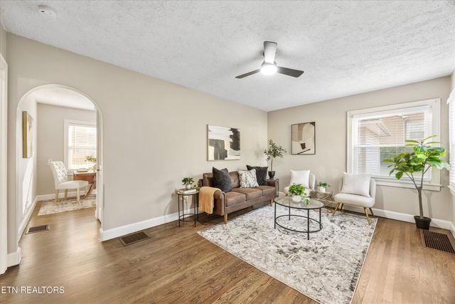 6104 Manchester Rd, Knoxville, TN 37920