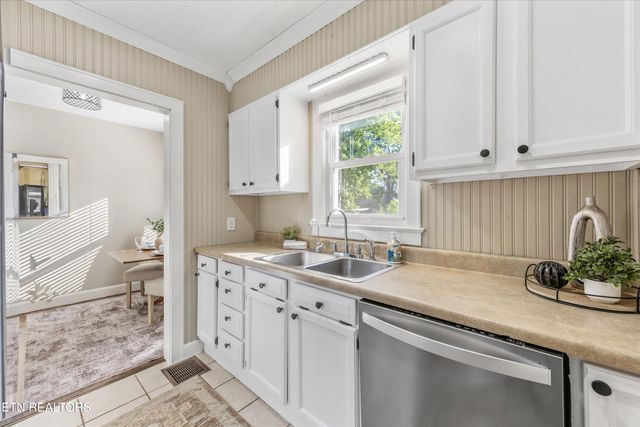 6104 Manchester Rd, Knoxville, TN 37920