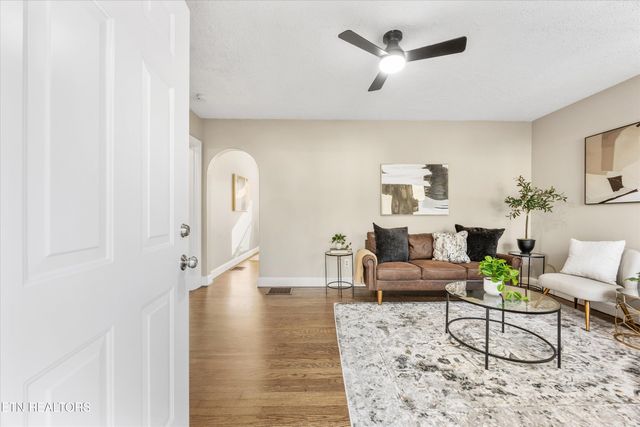 6104 Manchester Rd, Knoxville, TN 37920