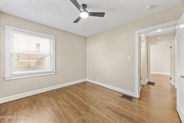 6104 Manchester Rd, Knoxville, TN 37920