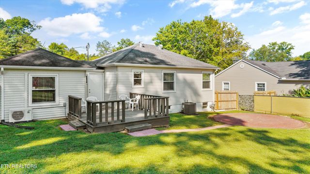 6104 Manchester Rd, Knoxville, TN 37920