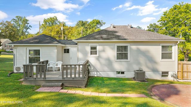 6104 Manchester Rd, Knoxville, TN 37920