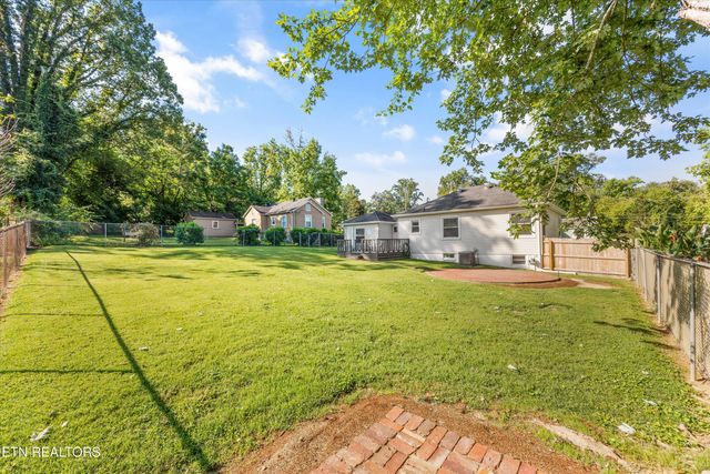 6104 Manchester Rd, Knoxville, TN 37920