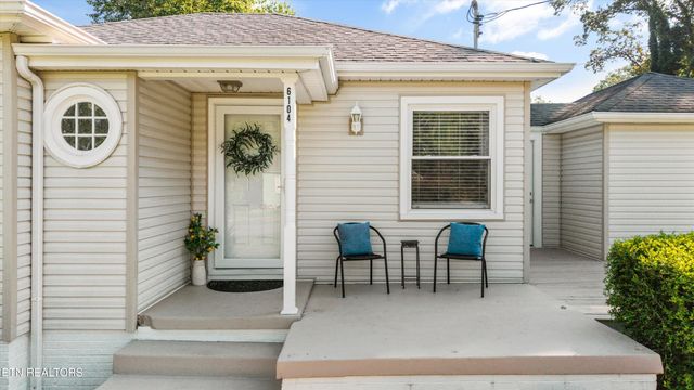 6104 Manchester Rd, Knoxville, TN 37920