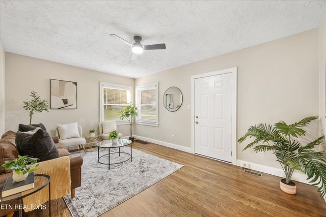 6104 Manchester Rd, Knoxville, TN 37920