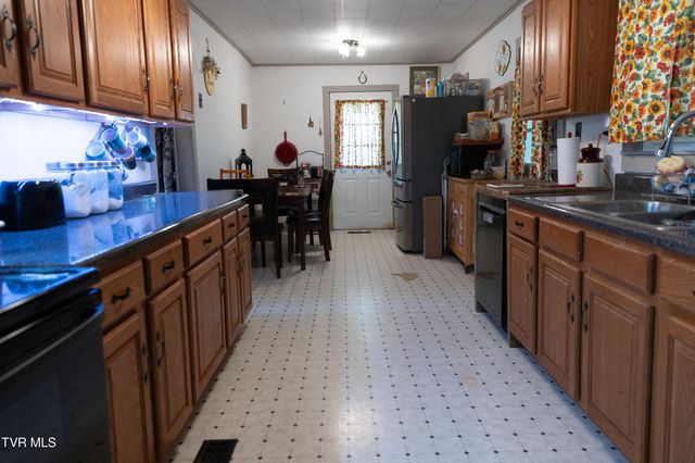 631 Lee Valley Road, Whitesburg, TN 37891