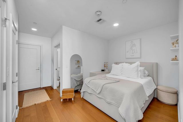 45 Lewis St 502, Boston, MA 02128