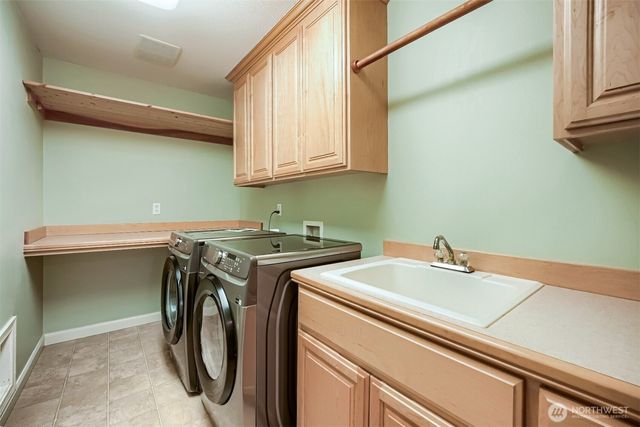 12612 SE 261st Street, Kent, WA 98030