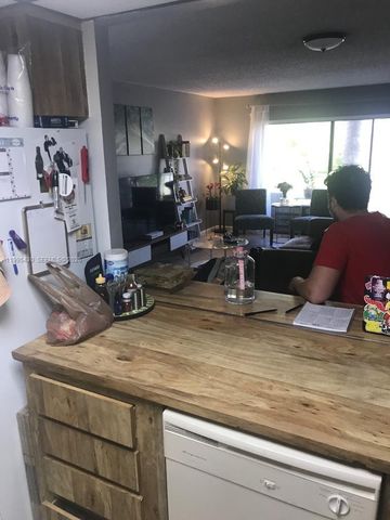 9301 SW 92nd Ave 308C, Miami, FL 33176