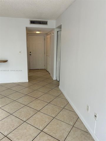 9301 SW 92nd Ave 308C, Miami, FL 33176