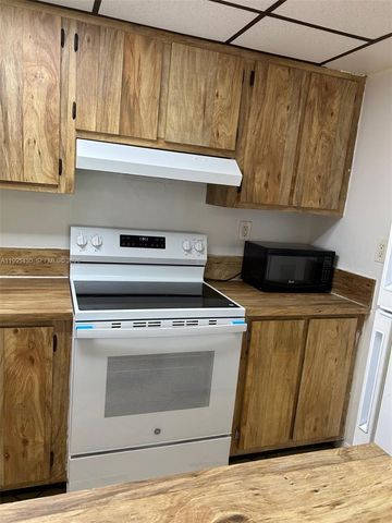 9301 SW 92nd Ave 308C, Miami, FL 33176