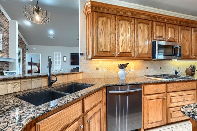 18066 Langford Lane, Talty, TX 75126