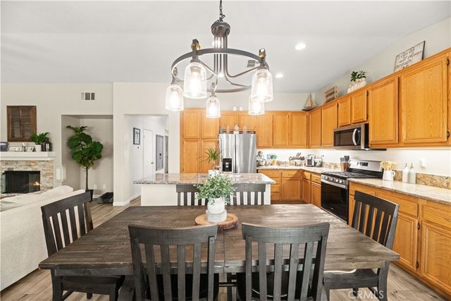 32816 Autumn Wood Cir, Lake Elsinore, CA 92530