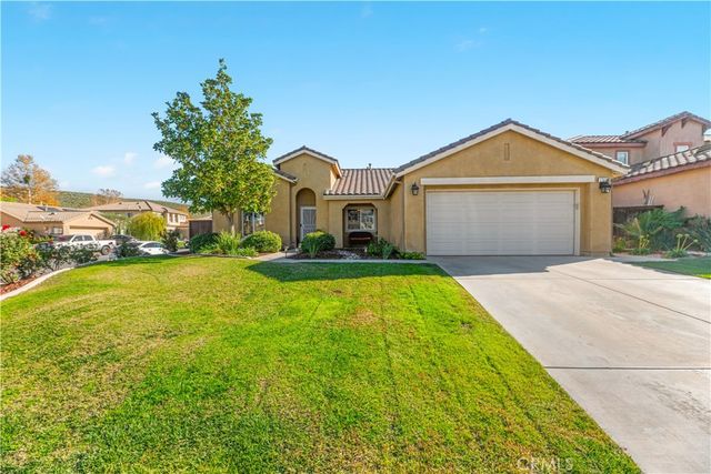 32816 Autumn Wood Cir, Lake Elsinore, CA 92530