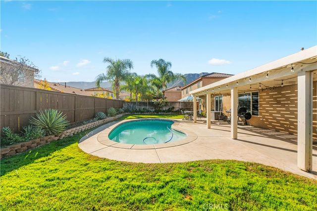 32816 Autumn Wood Cir, Lake Elsinore, CA 92530