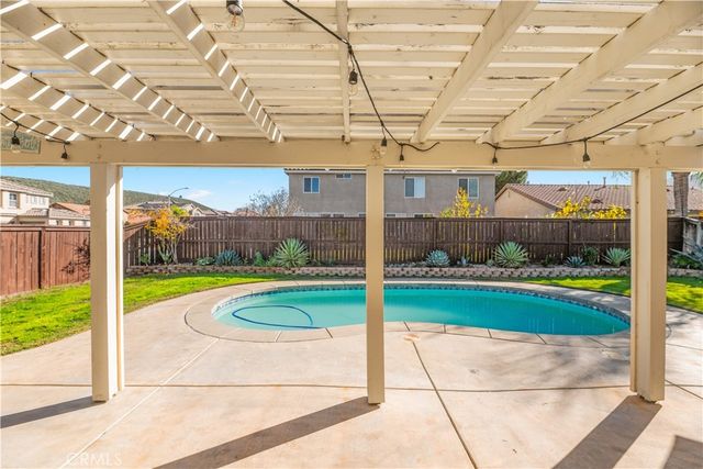 32816 Autumn Wood Cir, Lake Elsinore, CA 92530